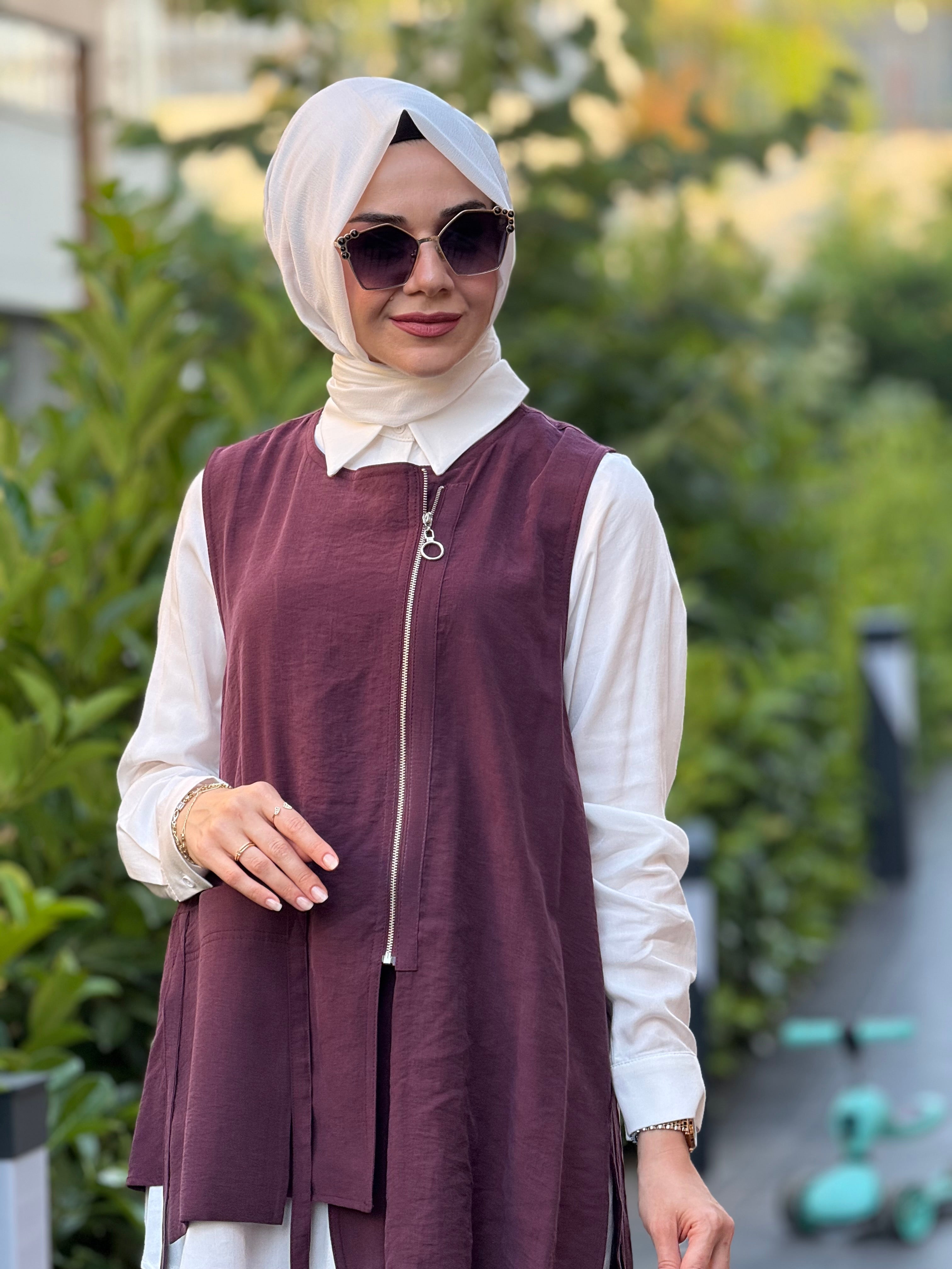 Nurcan Çetin yelekli takım