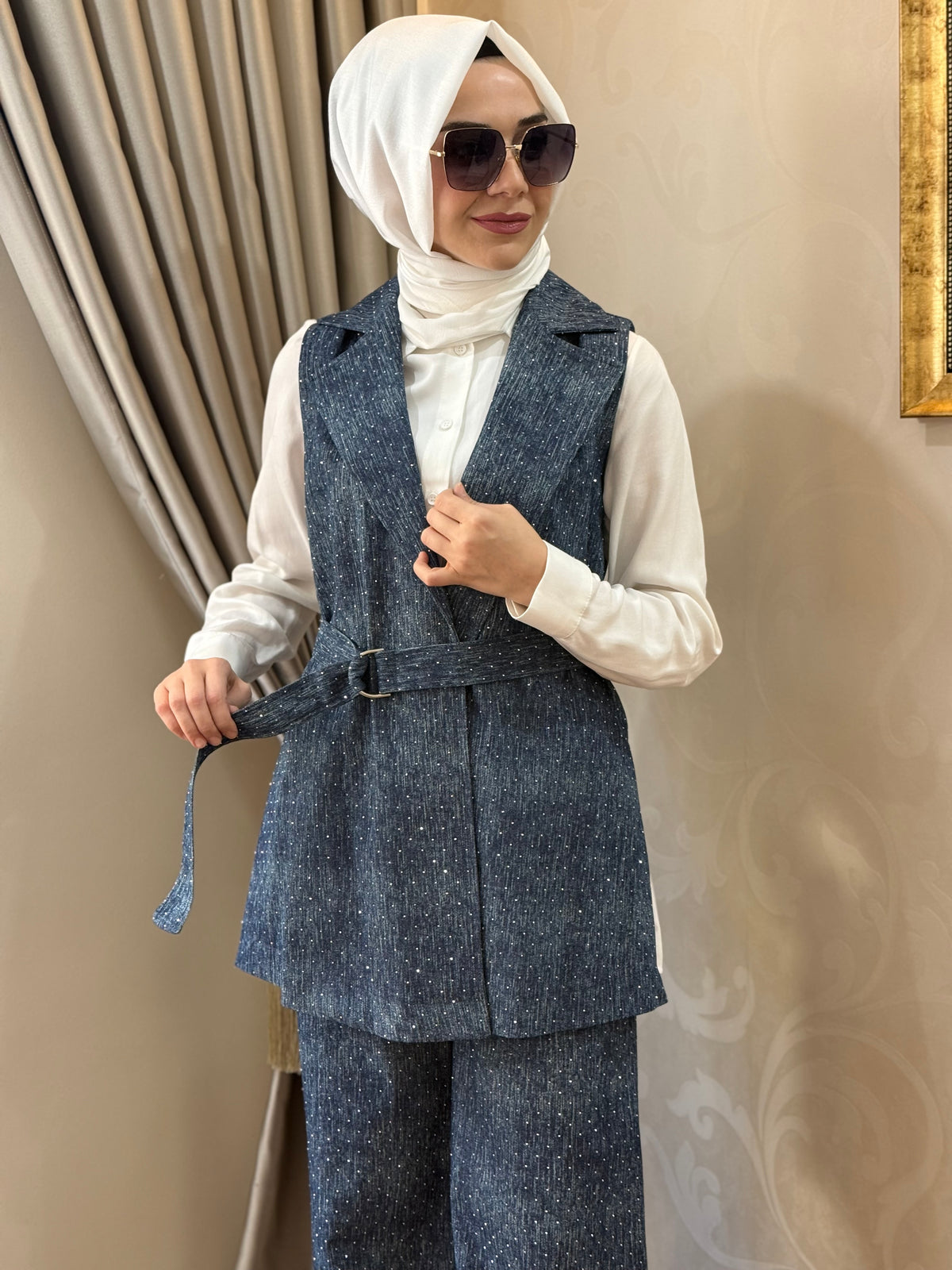 Nurcan Çetin yelekli Takım