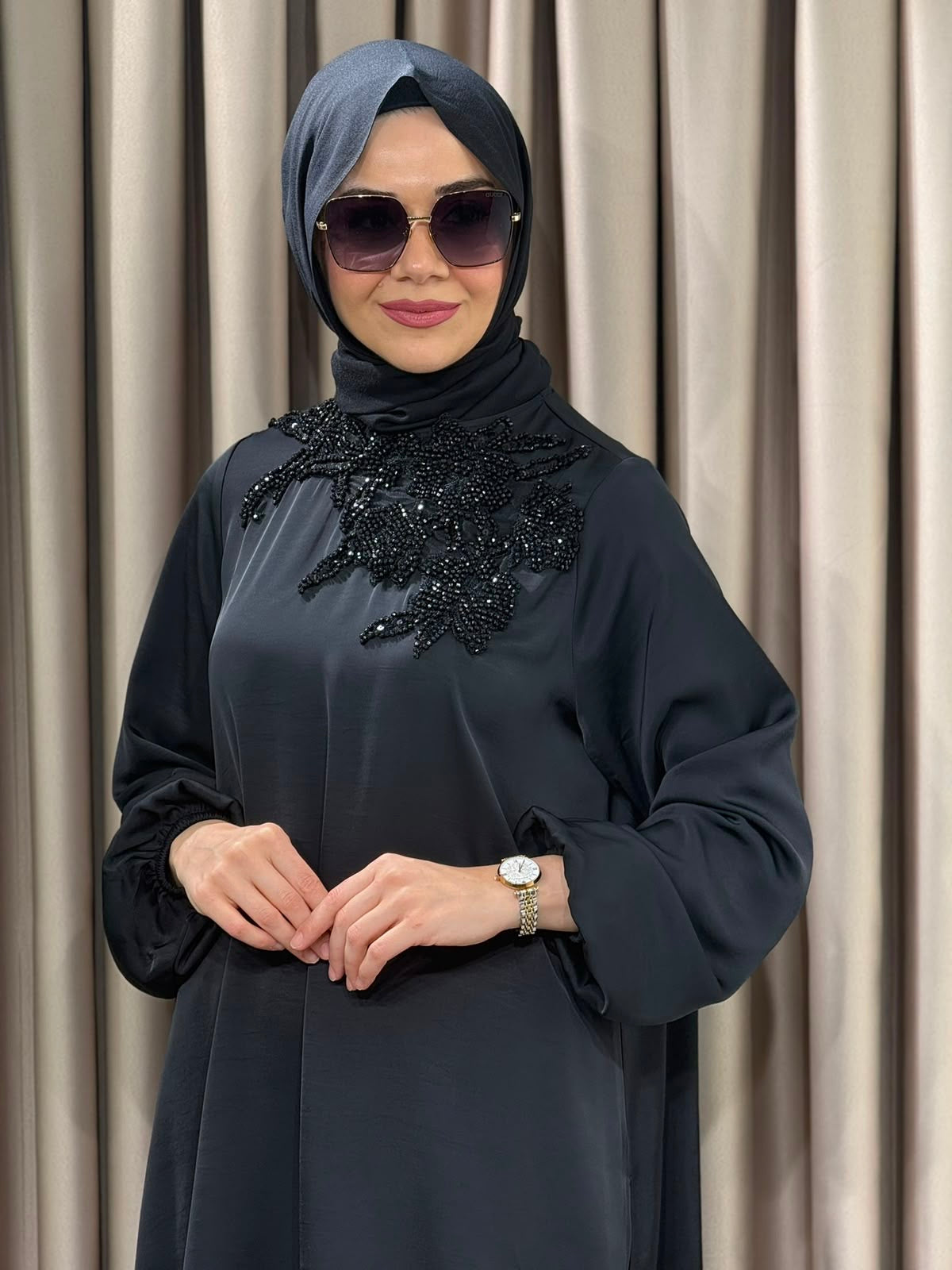 Nurcan Çetin Yakası Çiçek Boncuk İşlemeli Tunik Etek Takım