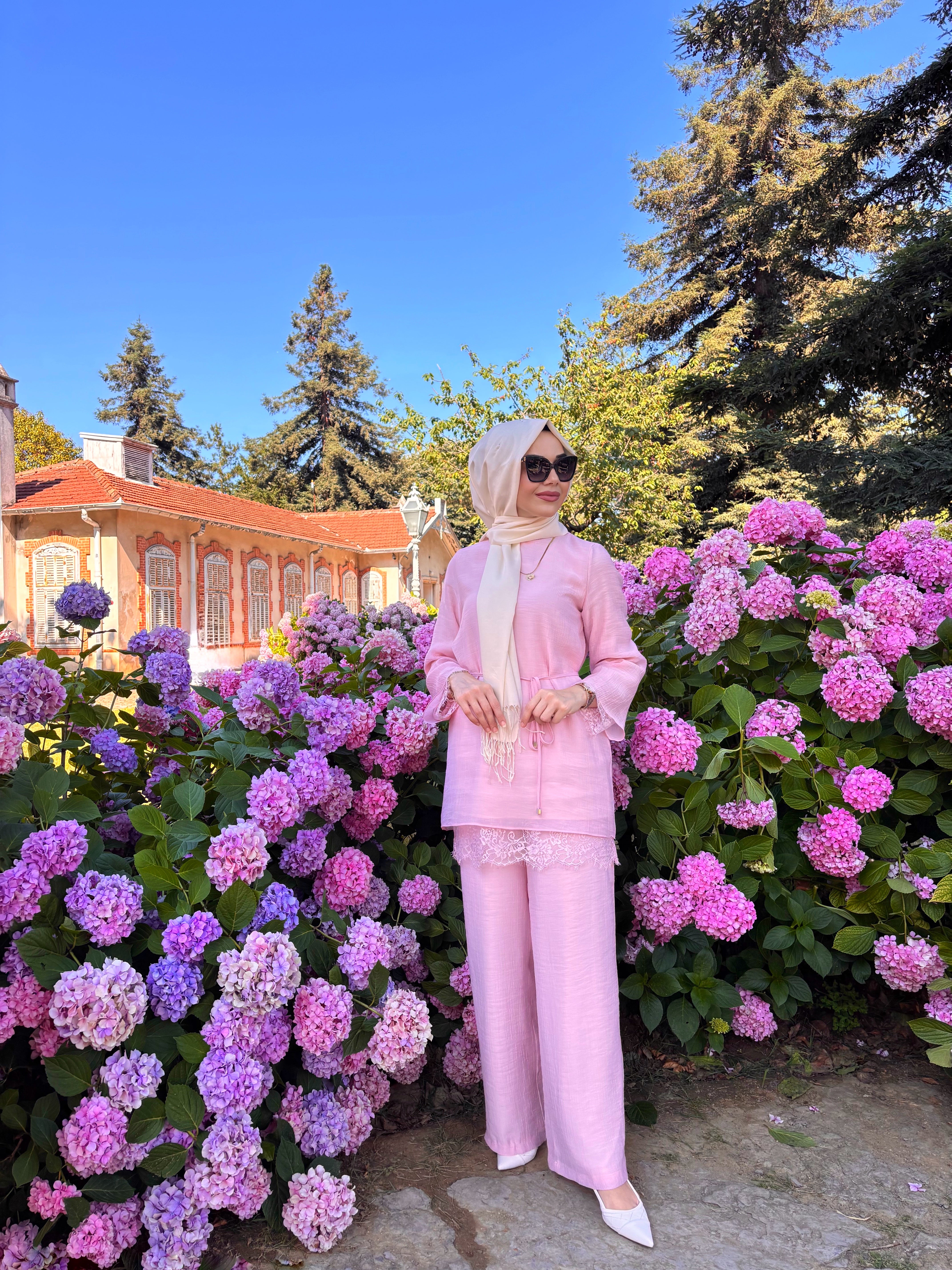 Dantel detaylı pantolonlu takım