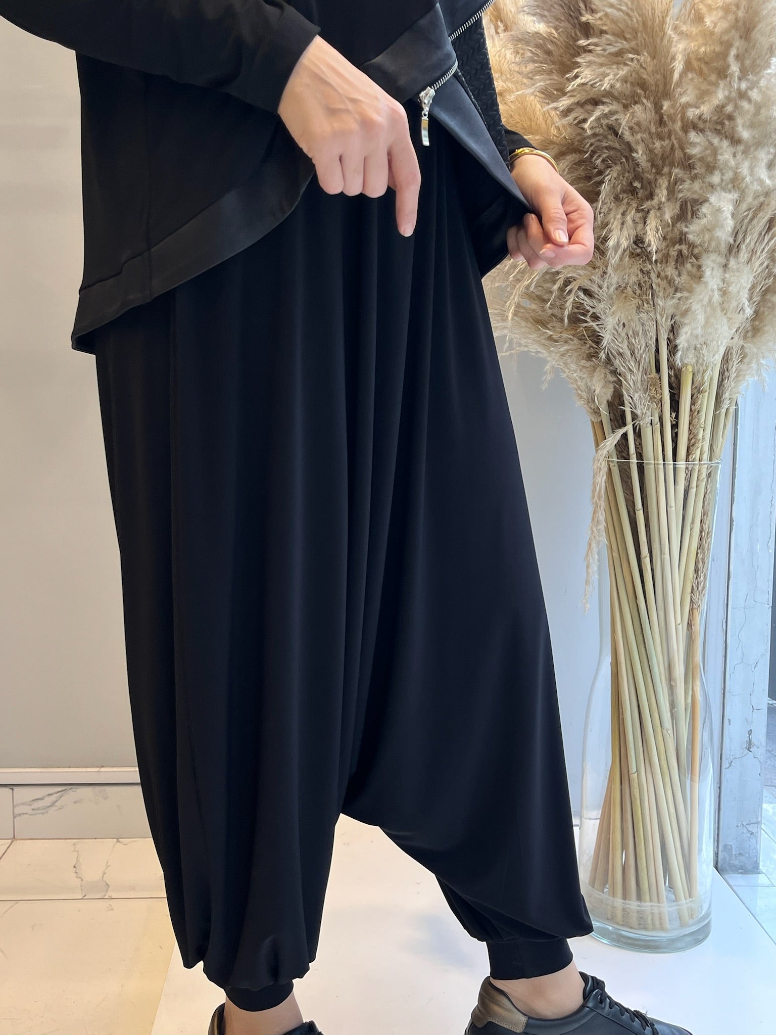 Nurcan Çetin Fermuar Detaylı Şalvarlı Takım