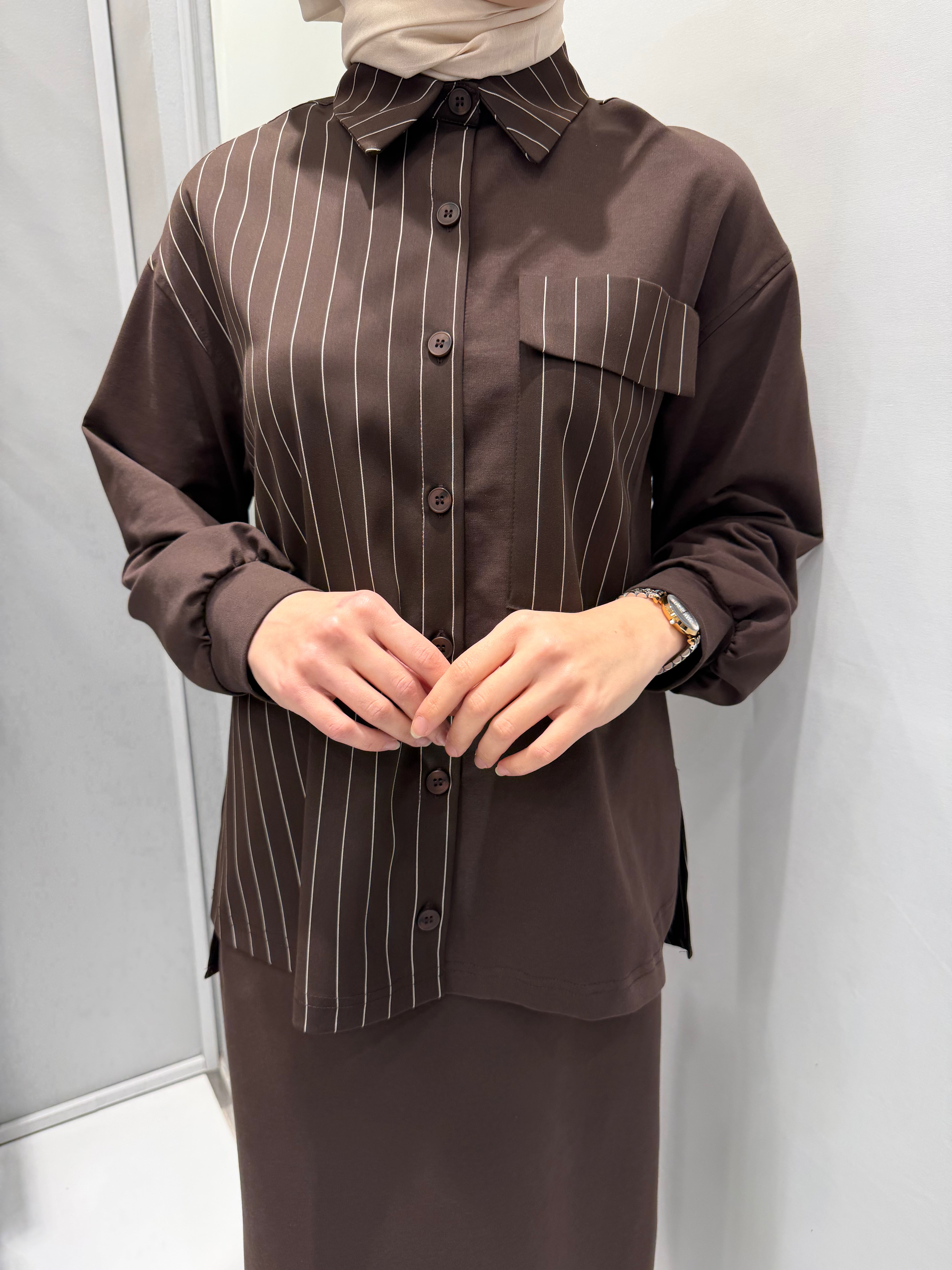 Nurcan Çetin Çizgili Detaylı Kahverengi Takım