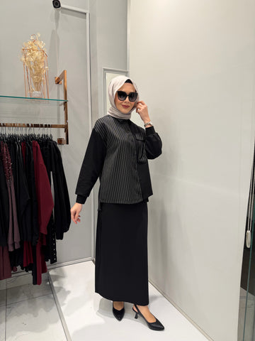 Nurcan Çetin Çizgili Detaylı Siyah Takım