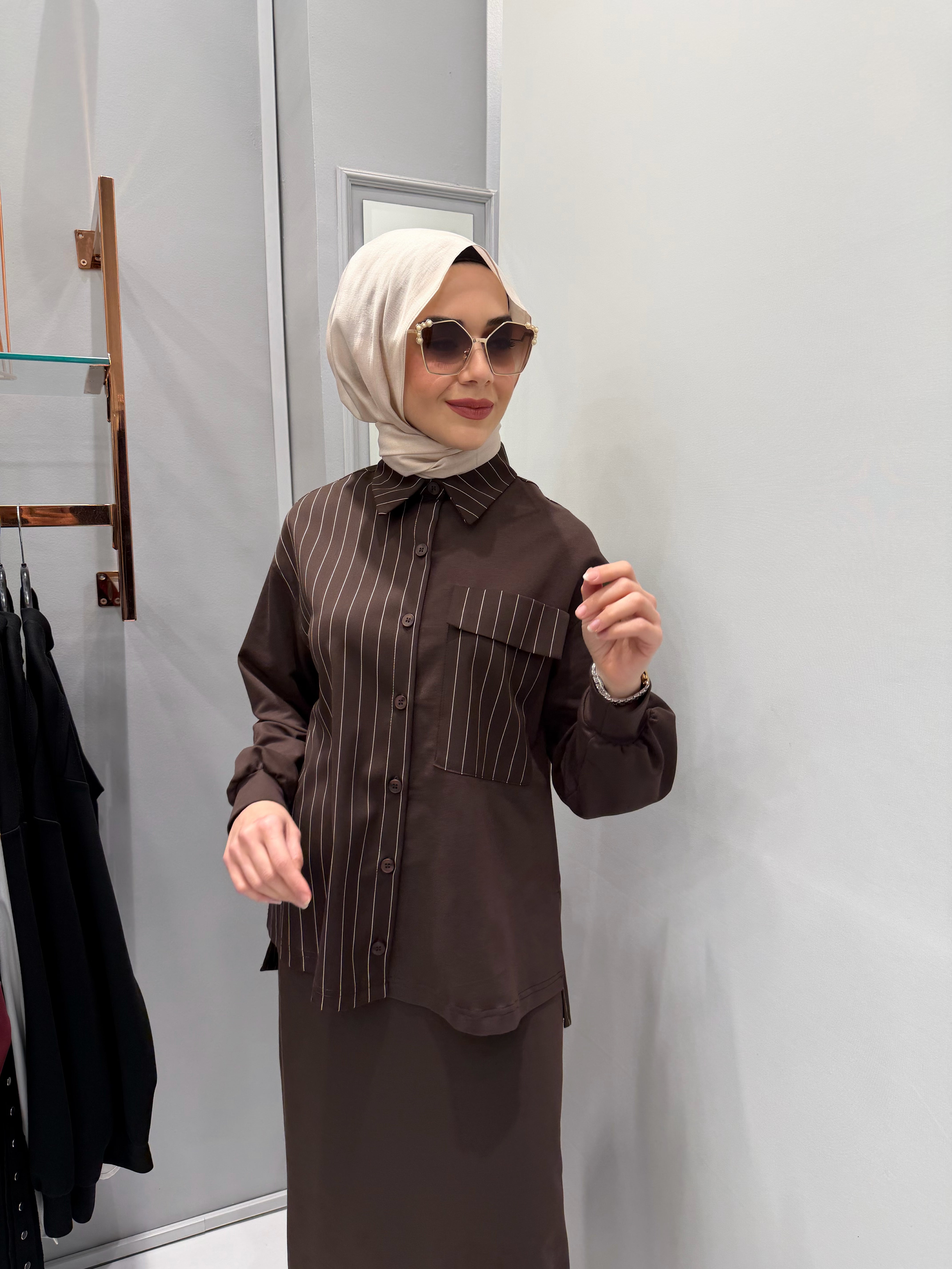 Nurcan Çetin Çizgili Detaylı Kahverengi Takım