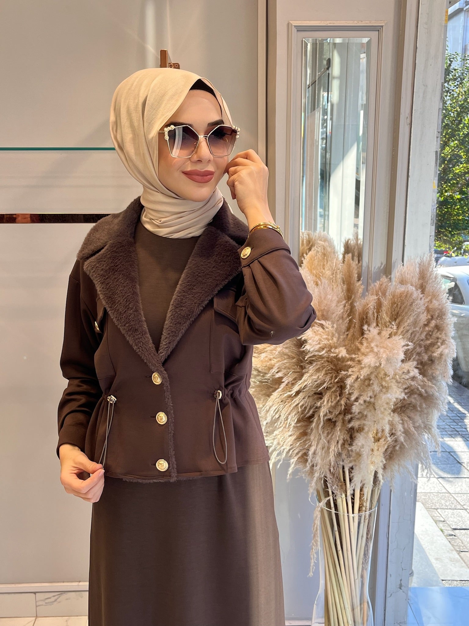 Kürk Yaka Detaylı Takım