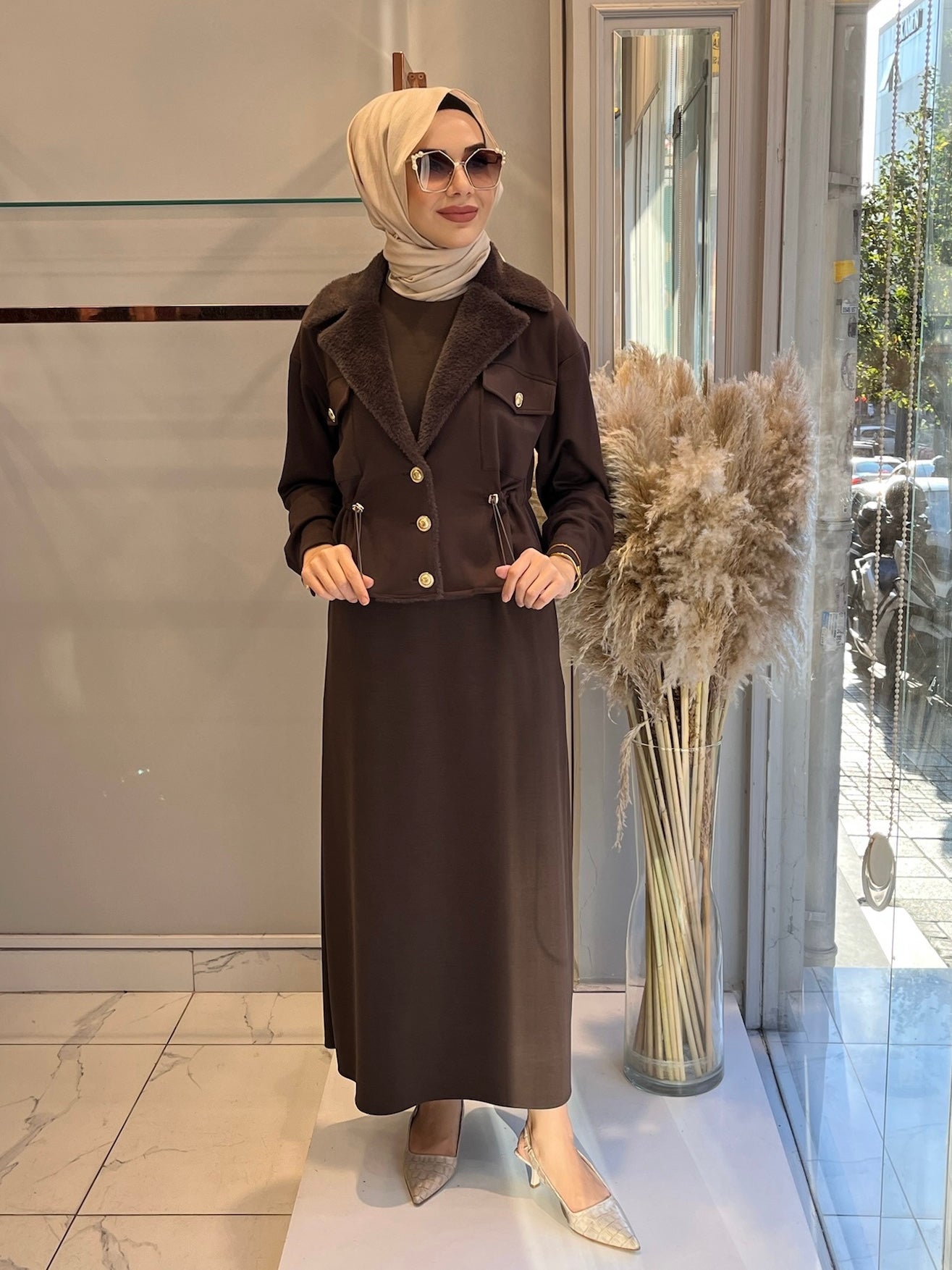 Kürk Yaka Detaylı Takım