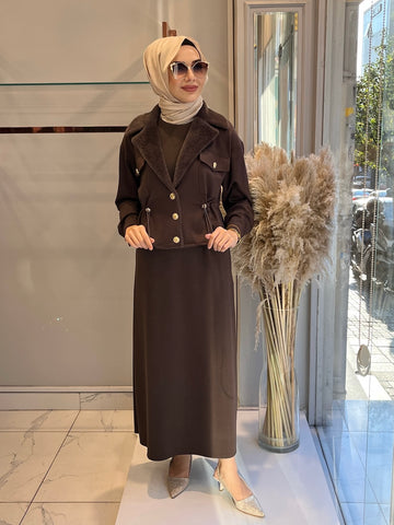 Kürk Yaka Detaylı Takım