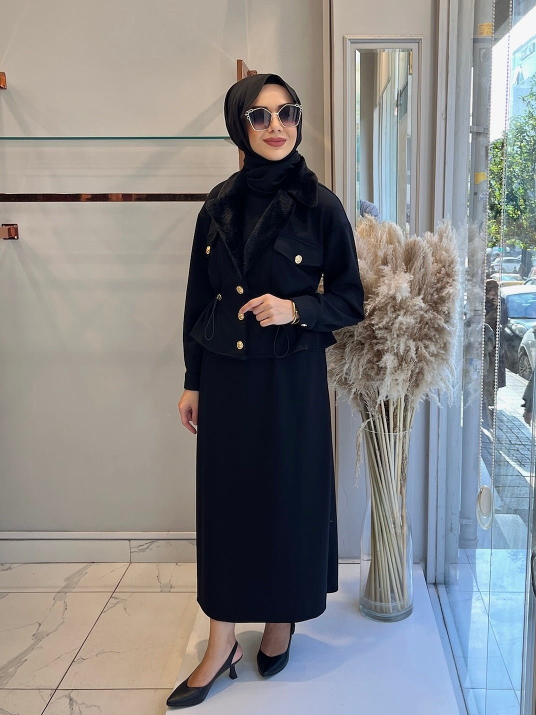 Kürk Yaka Detaylı Takım