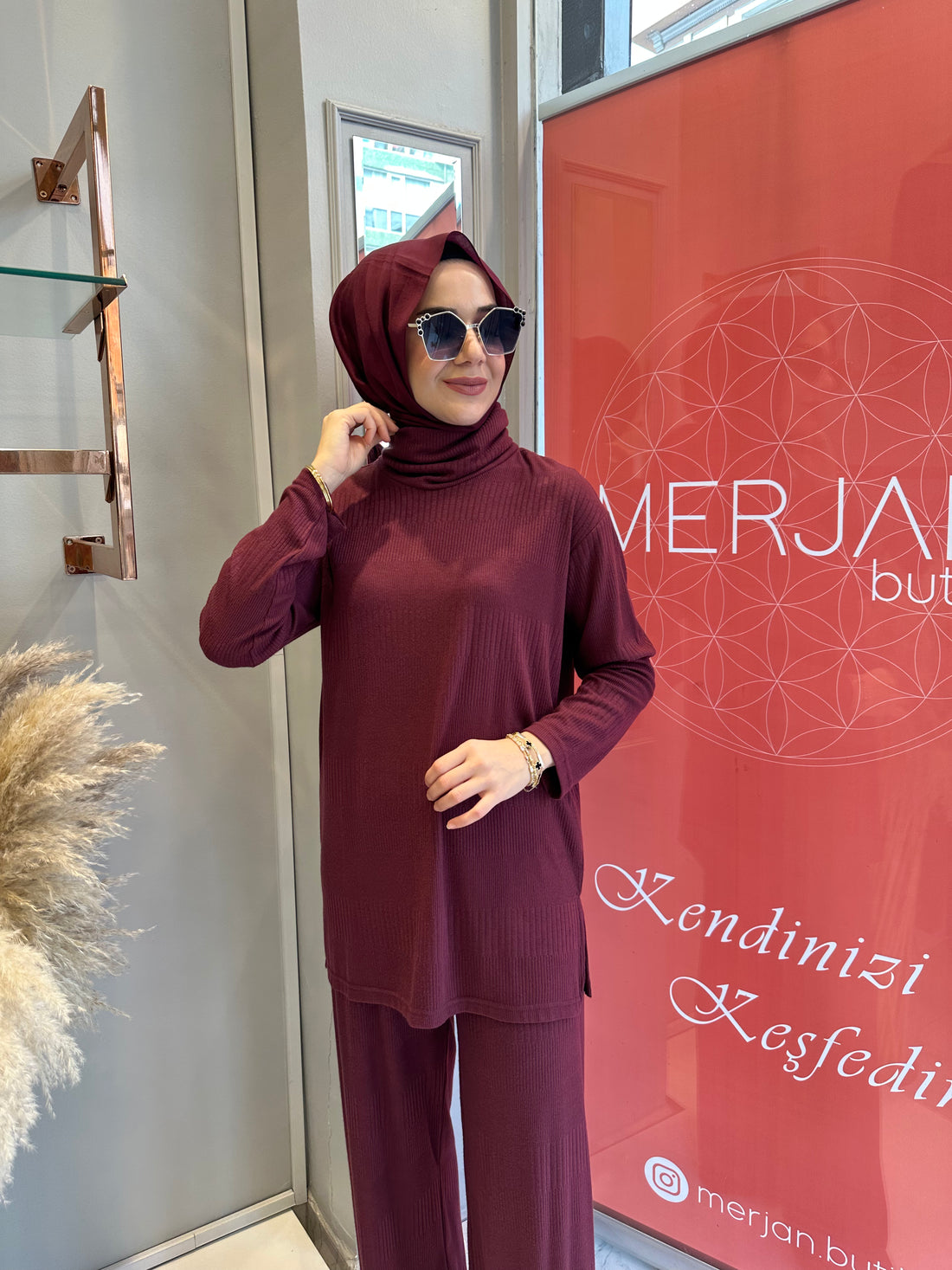 Balıkçı Yaka Kristal Detaylı Triko Takım