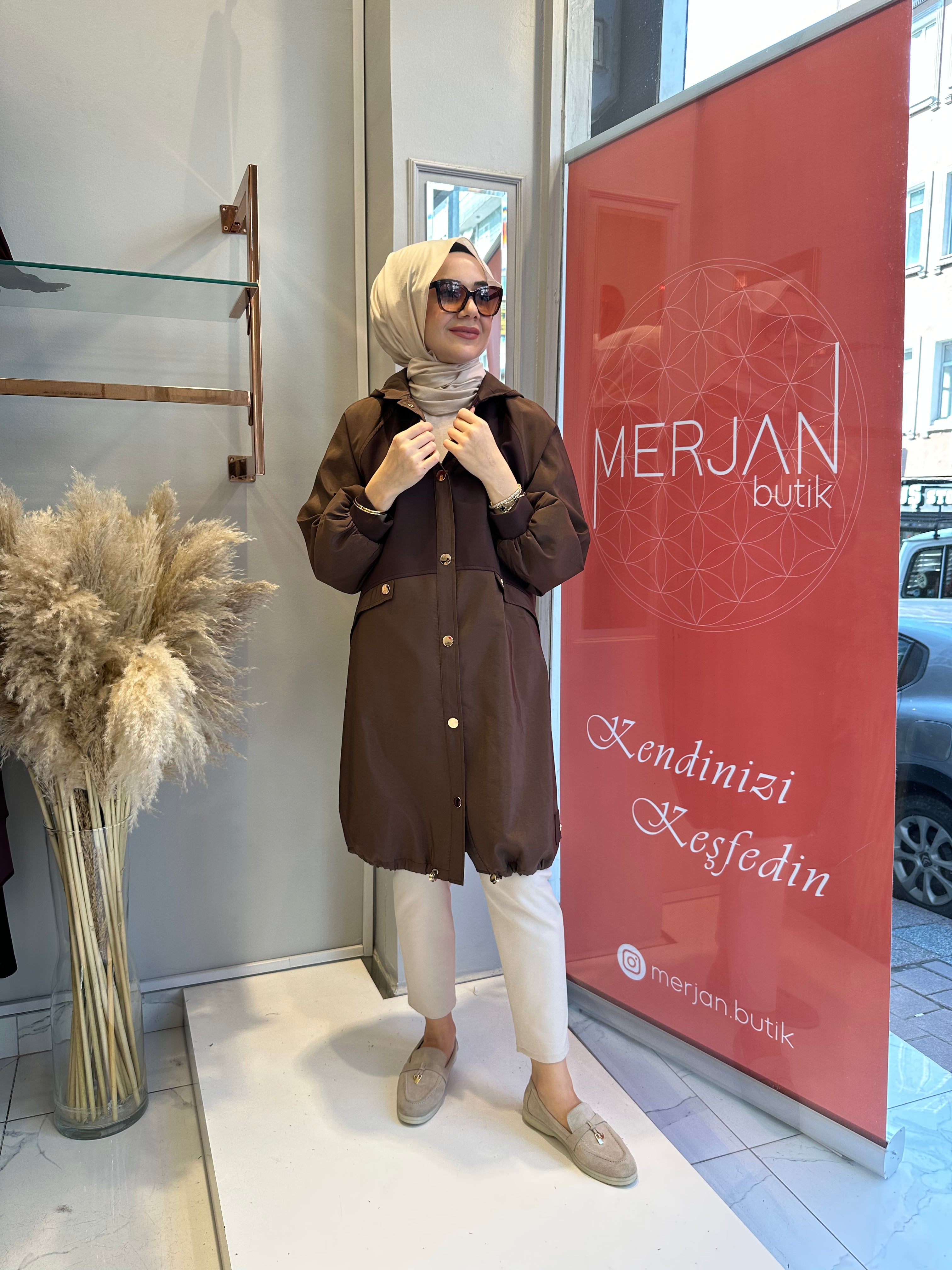 Ceremony Kısa Düğmeli Kap