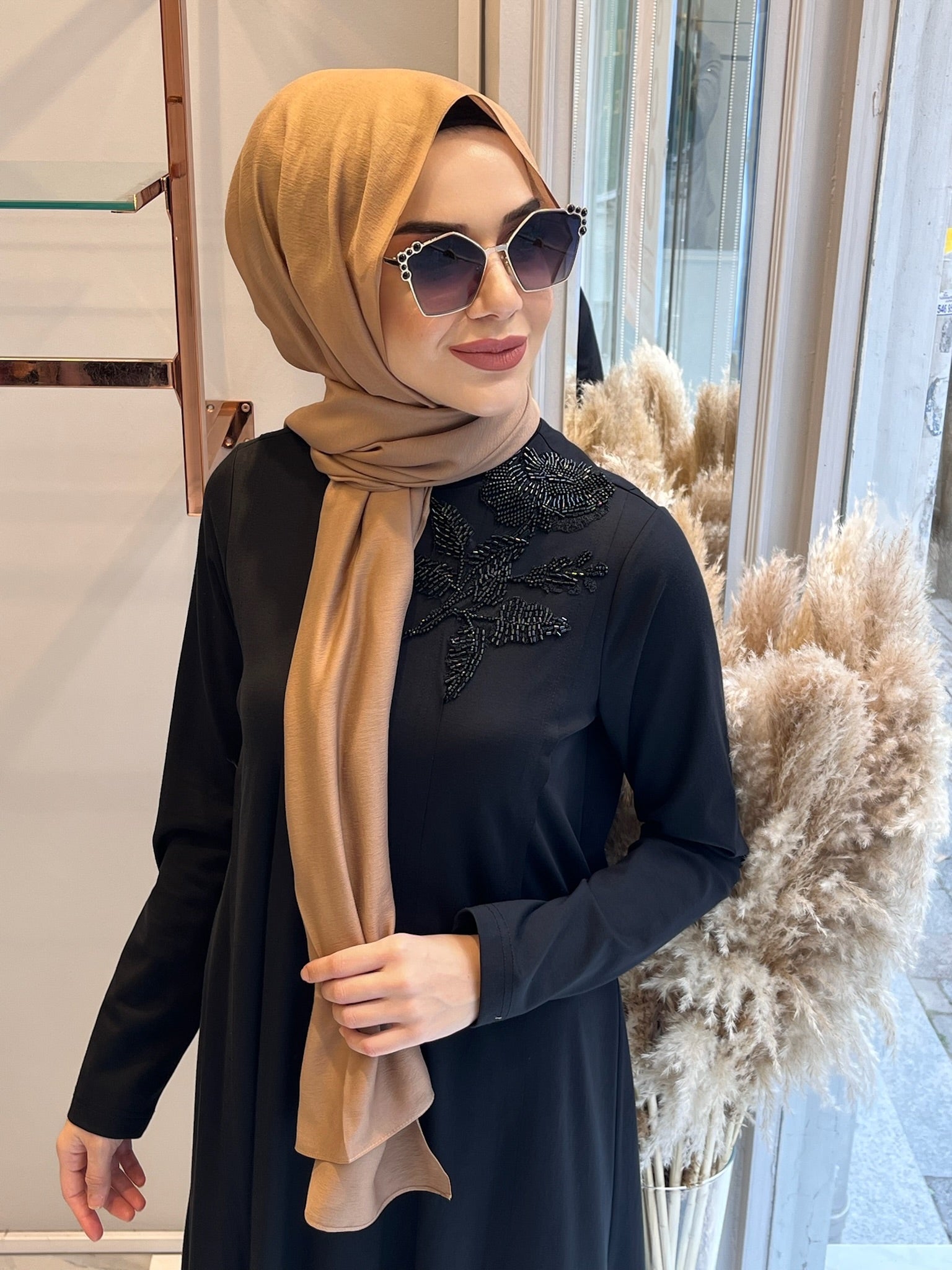 Nurcan Çetin Yakası İşlemeli Elbise