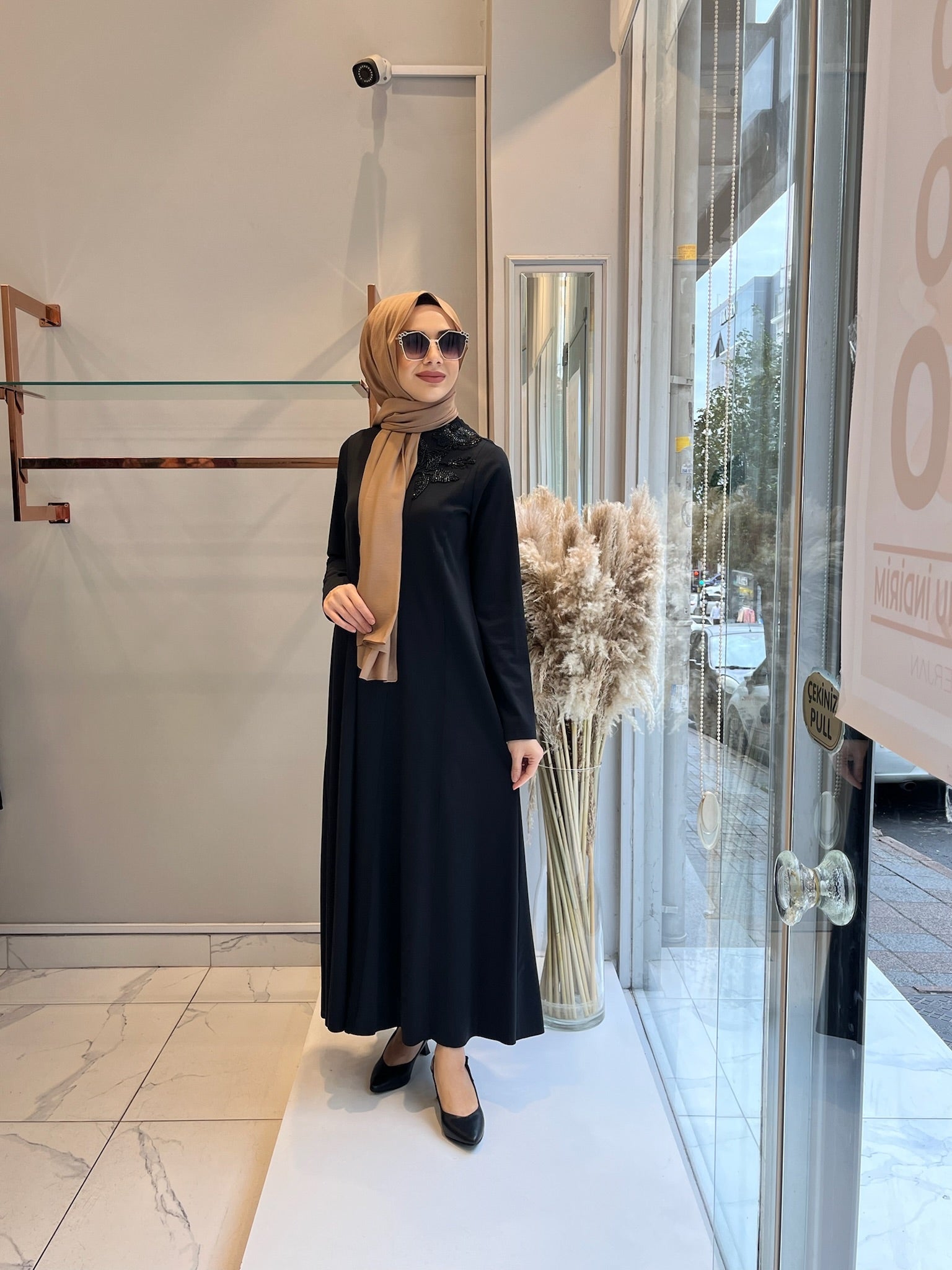 Nurcan Çetin Yakası İşlemeli Elbise