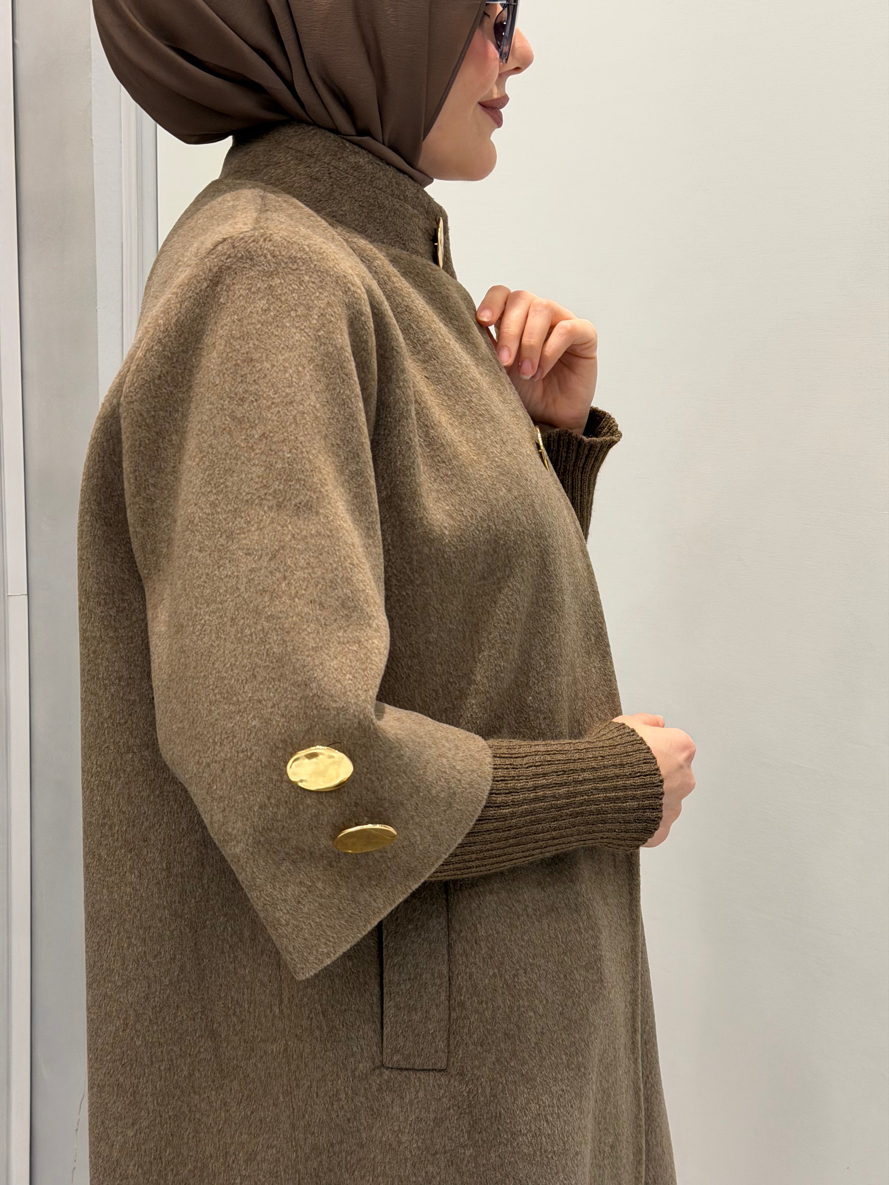 Triko Detaylı Kaşe Manto