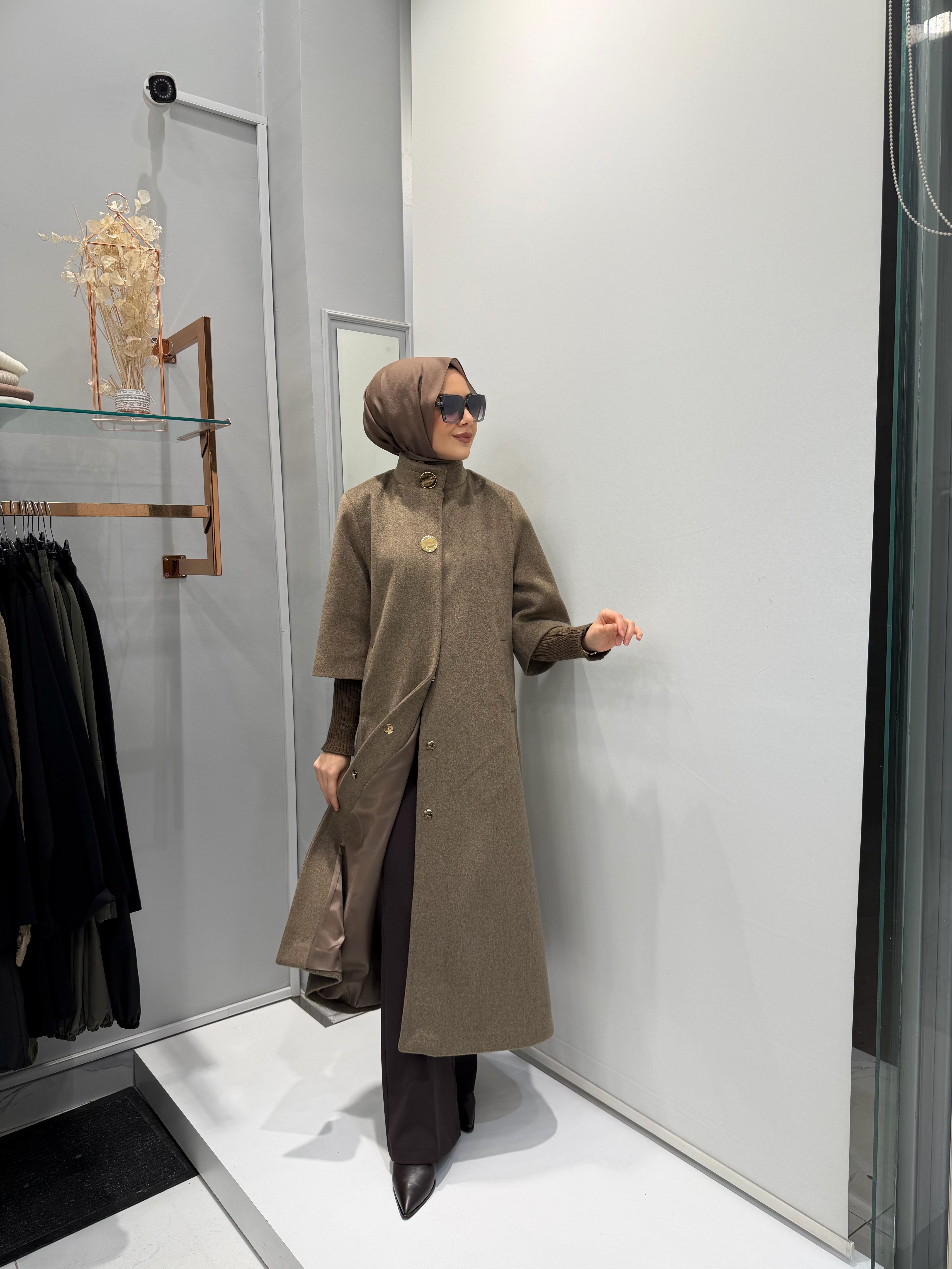 Triko Detaylı Kaşe Manto