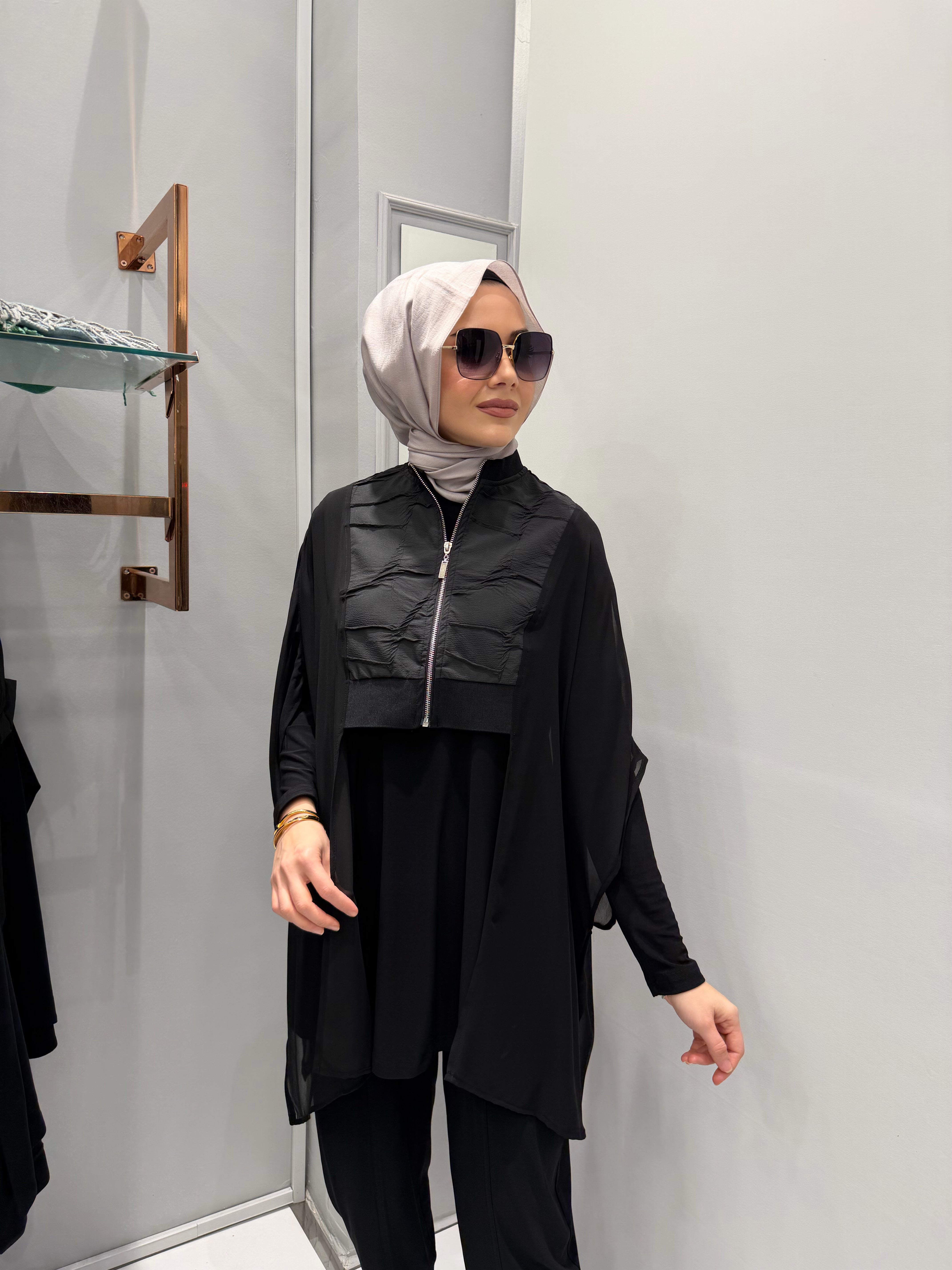 Nurcan Çetin Siyah Pantolonlu Takım