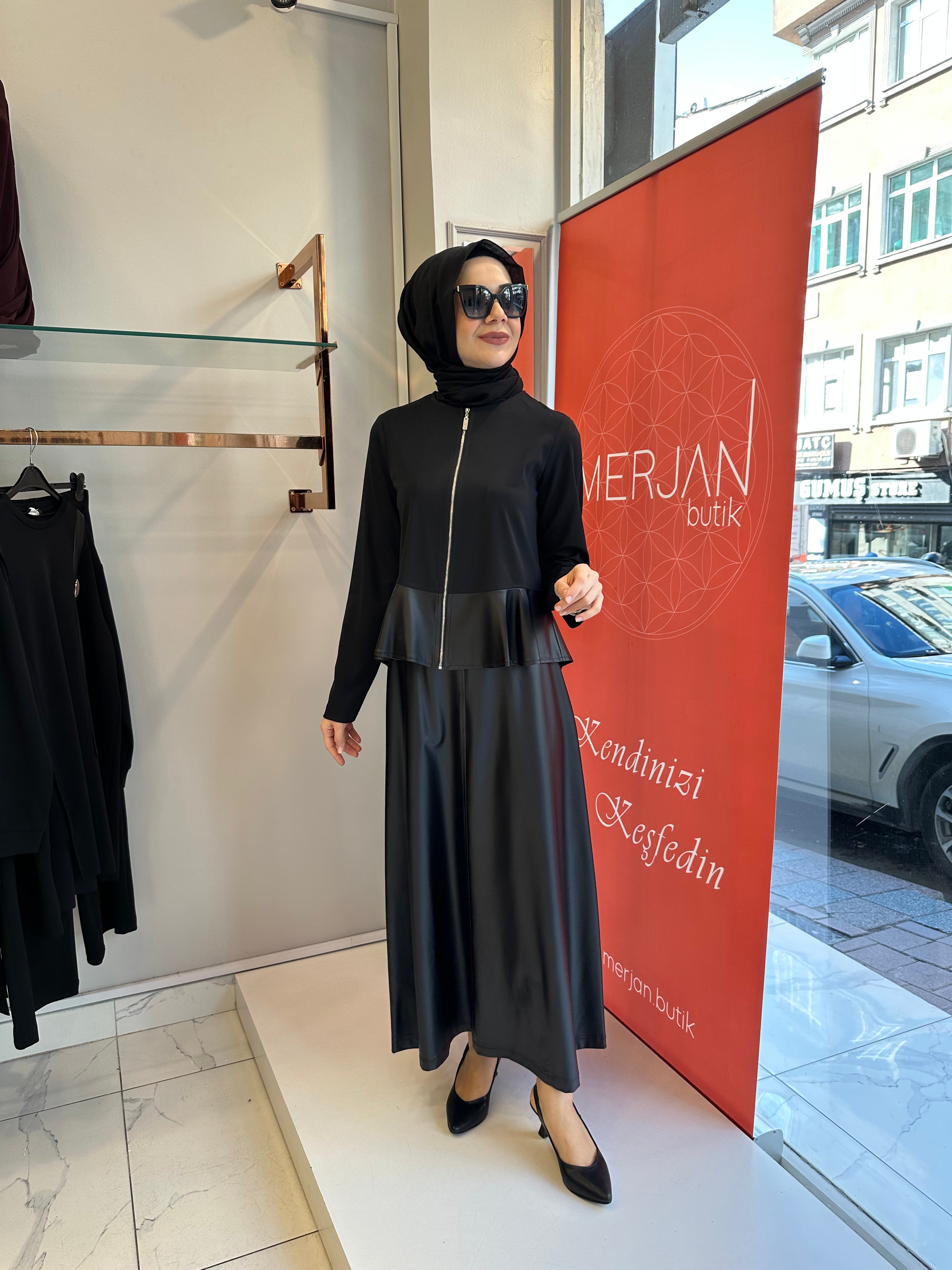 Deri Görünümlü Etekli Takım