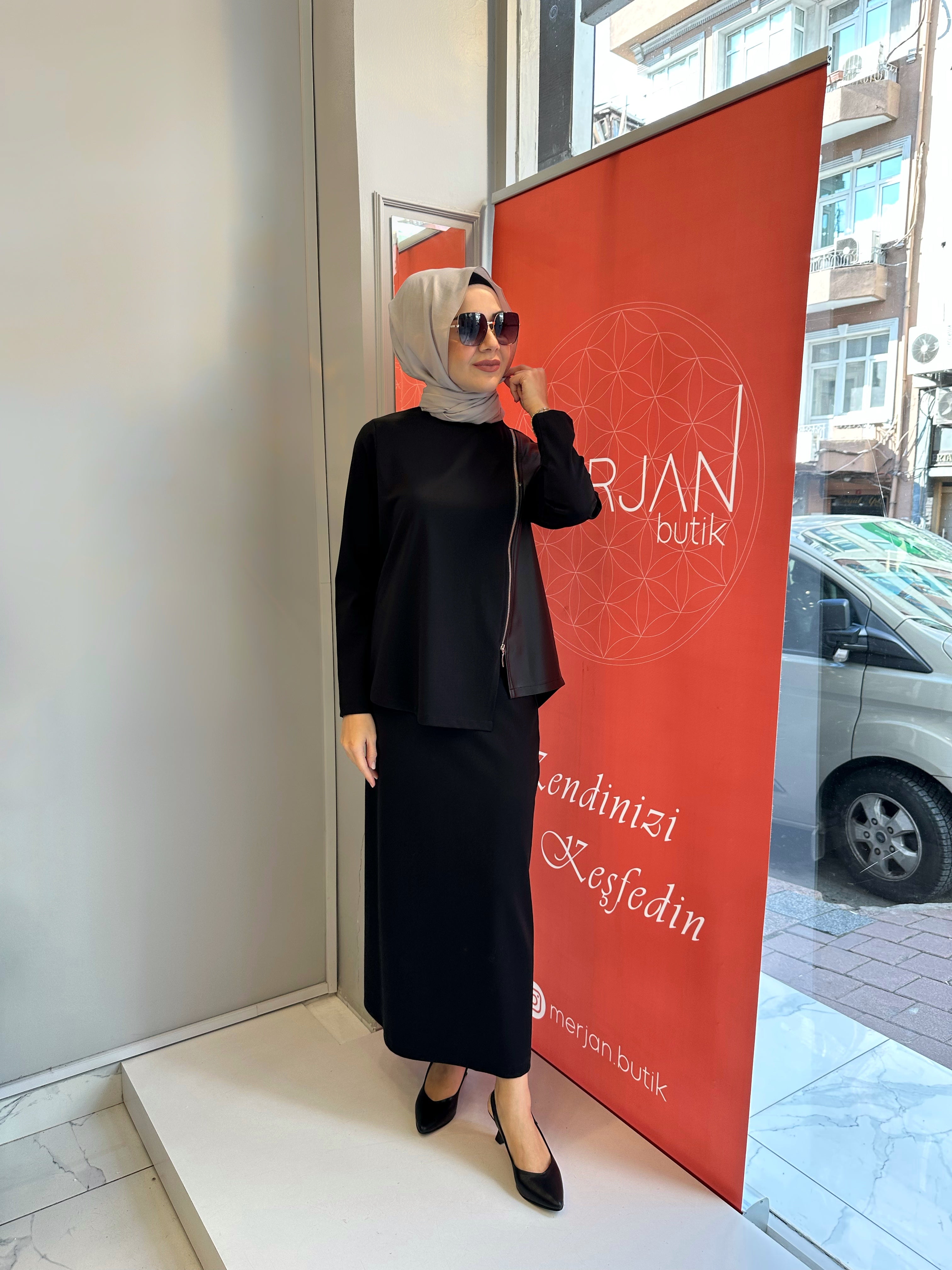 Nurcan Çetin Deri Ve Fermuar Detaylı Çelik Etekli Takım