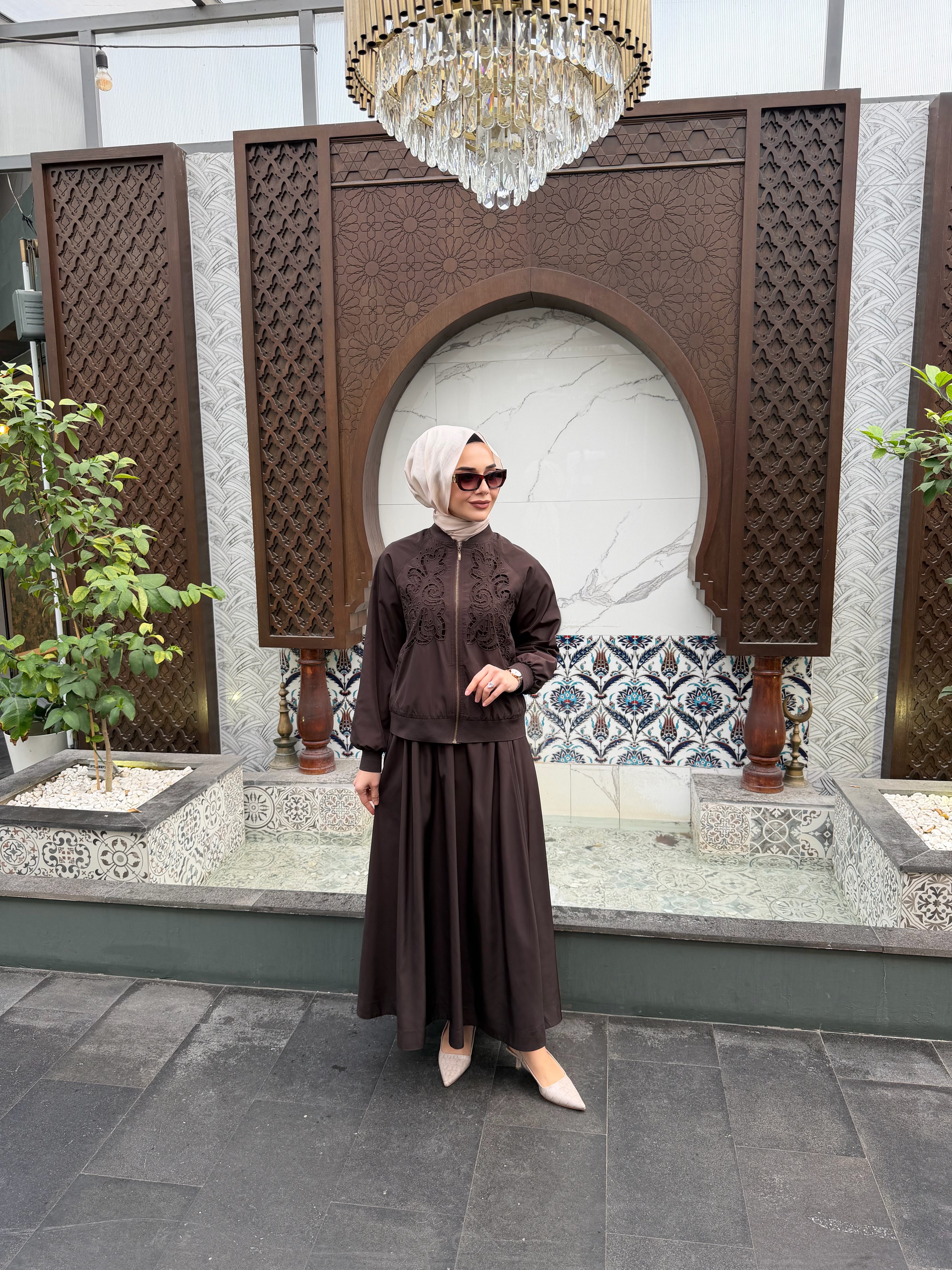 Kahverengi Etekli Takım