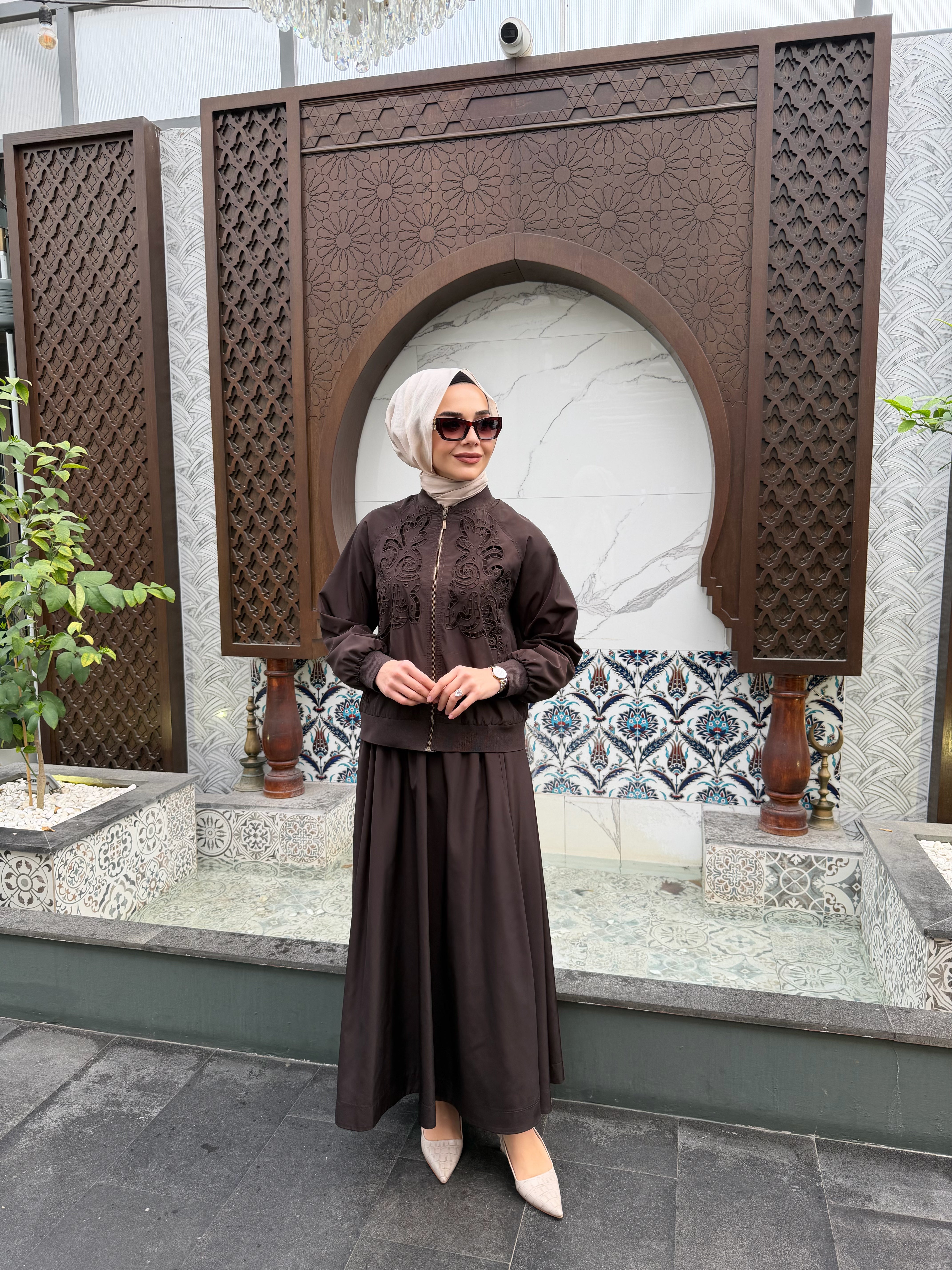 Kahverengi Etekli Takım